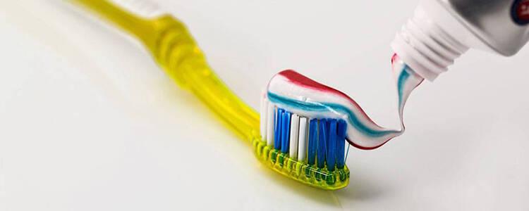 精选强健牙齿牙膏让口腔更健康